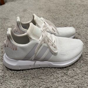 Women’s Adidas White Knit Sneakers Size 8.5